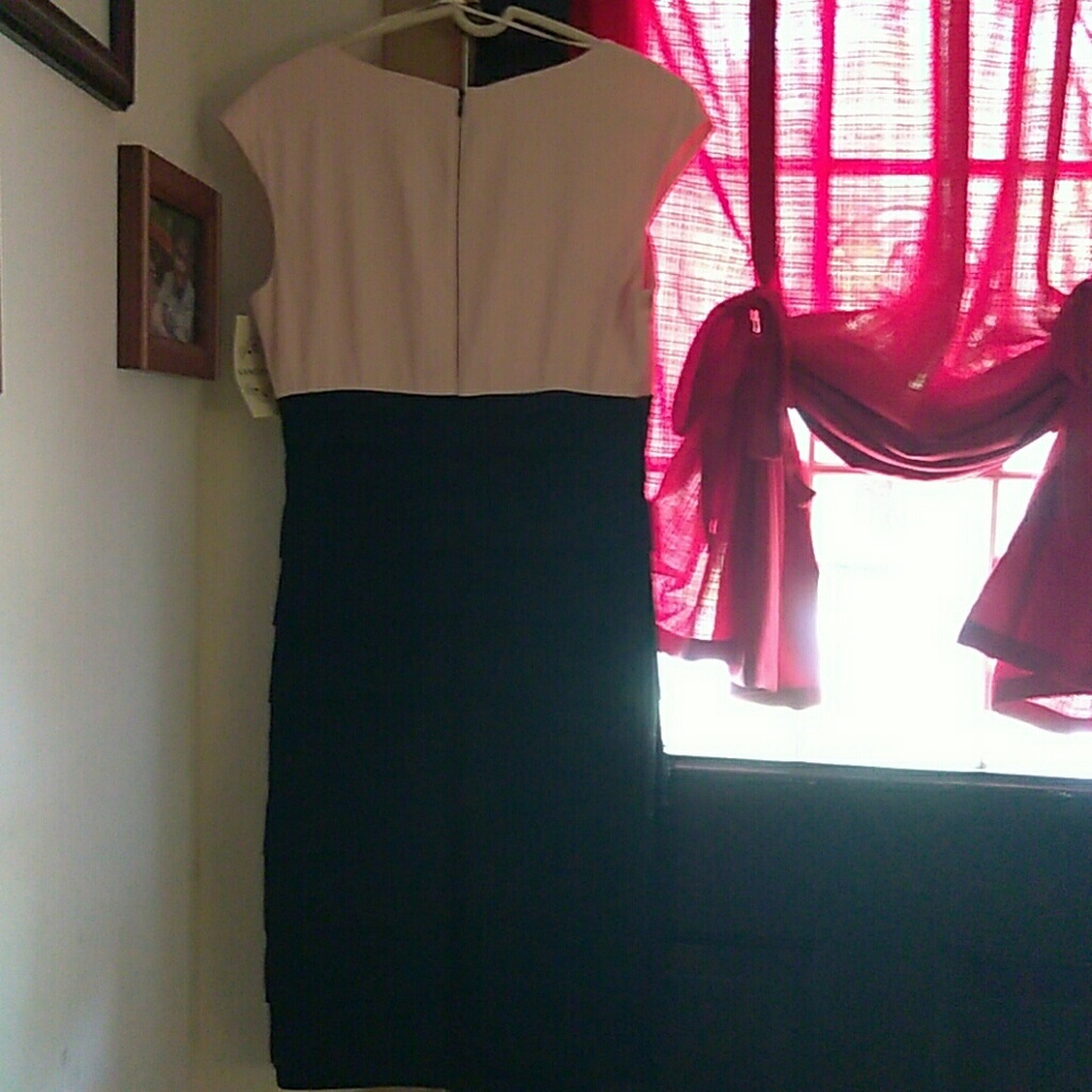Dress - Picture 4 of 4